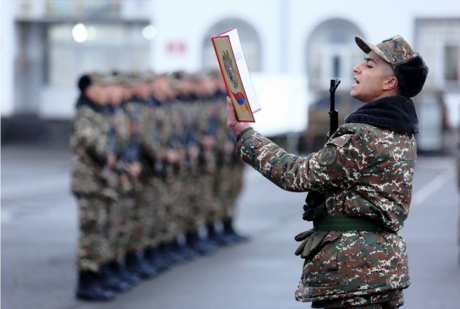  «Хорошей службы!»: В Армении проводили в армию первых новобранцев зимнего 
призыва