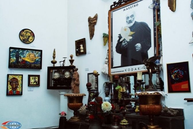 Սերգեյ Փարաջանովի ծննդյան օրվա առթիվ նրա տուն-թանգարանում հարիսա են 
մատուցում 