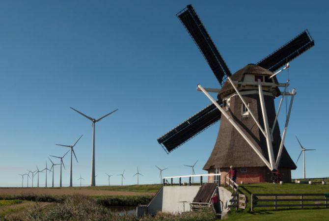 Все поезда в Нидерландах перешли на питание от ветряных электростанций