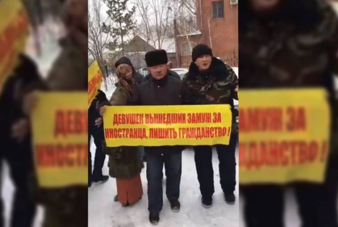 В Астане прошел митинг против браков казахских девушек с китайцами