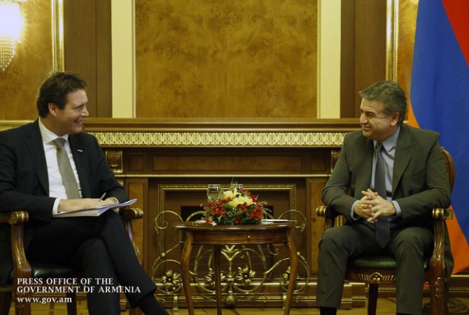 Armenia’s PM holds meeting with member of EBRD Board of Directors