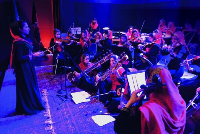 На форуме в Давосе выступит женский оркестр из Афганистана