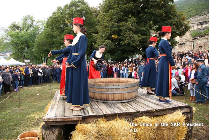 Фестиваль вина, шелковицы, концертные программы: В плане популяризации Арцаха год 
будет насыщенным