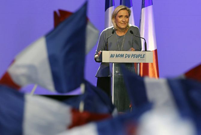 Во Франции Ле Пен, Фийон и Макрон лидируют в первом туре выборов президента