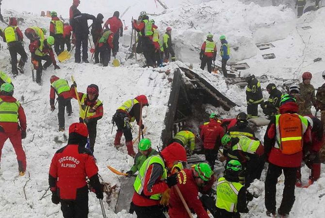 Найдены все погибшие в результате схода лавины на горный отель в Италии