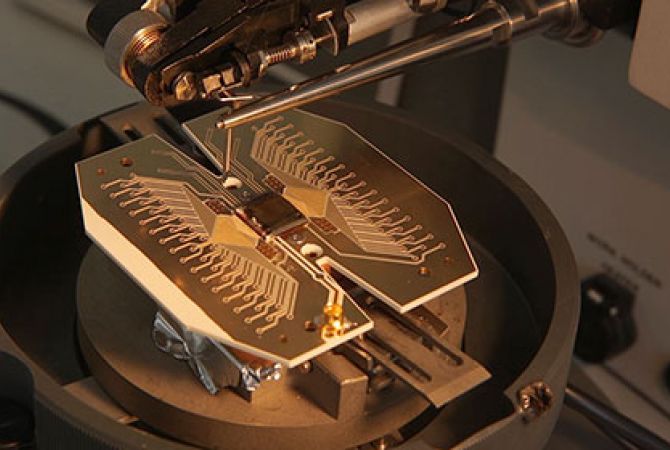 Ученые построят квантовый компьютер размером с футбольное поле