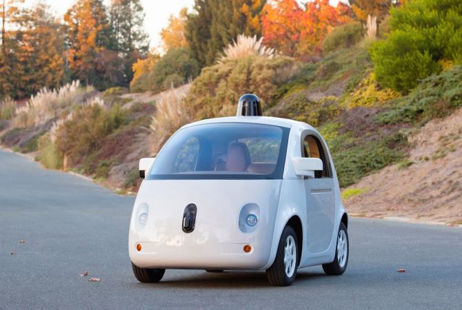 Власти Калифорнии назвали автомобили Google самыми безопасными из беспилотных