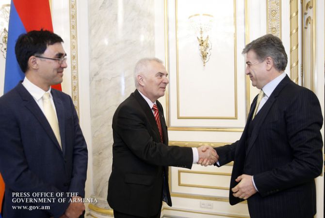 Armenia’s PM, EU Delegation Head discuss cooperation in anti-corruption field