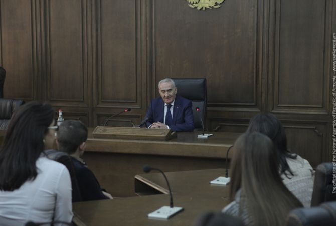 Председатель НС Армении провел «Открытый урок»
