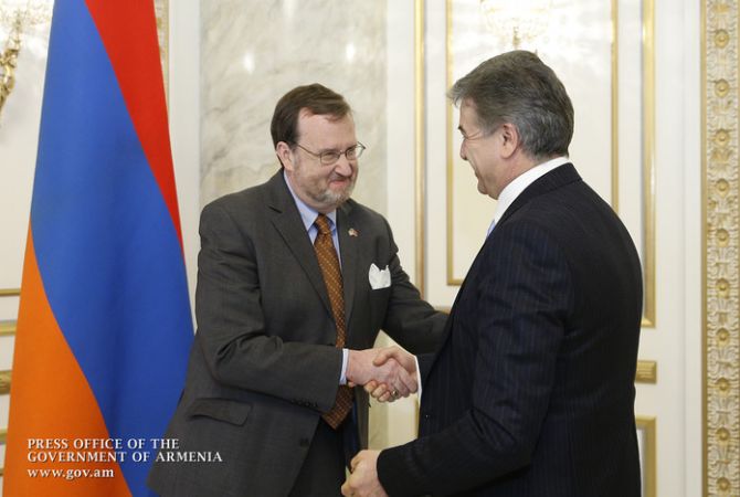 رئيس الوزراء كارن كارابيتيان يناقش مع سفير الولايات المتحدة بأرمينيا التعاون في مجال مكافحة الفساد