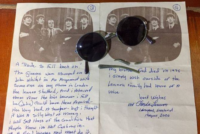 В Англии будут проданы солнцезащитные очки Леннона, растоптанные самим музыкантом

