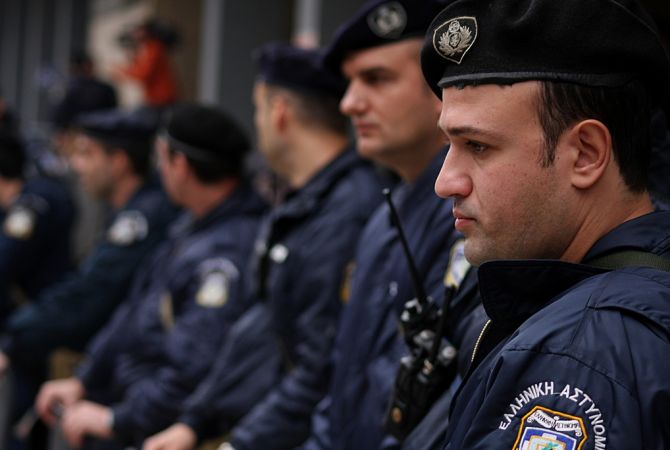 Полиция Греции обезвредила взрывное устройство в Афинах 