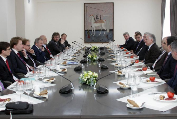 FM Nalbandian meets Valdai analysts and experts