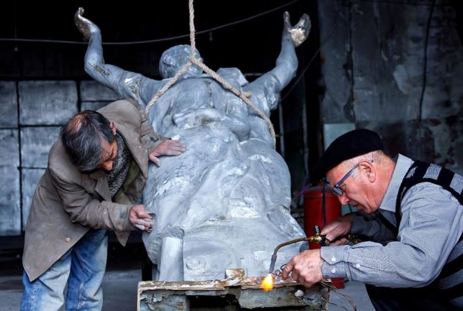 Երվանդ Քոչարի հեղինակած «Ձոն միաբանության» բրոնզաձույլ արձանը  կտեղափոխվի