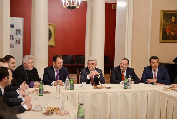  Президент Армении в Москве встретился с проживающими в Москве армянскими врачами и 
студентами 