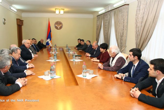 Президент Бако Саакян обсудил с преподавателями и студентами ЕГУ вопросы 
сотрудничества между двумя главными вузами двух армянских республик
