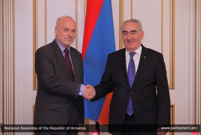 Председатель НС Армении Галуст Саакян принял руководителя наблюдательной миссии 
ОБСЕ/БДИПЧ посла Яна Петерсена