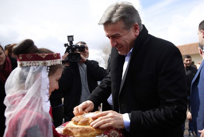 Armenian Premier pays visit to Shirak Province