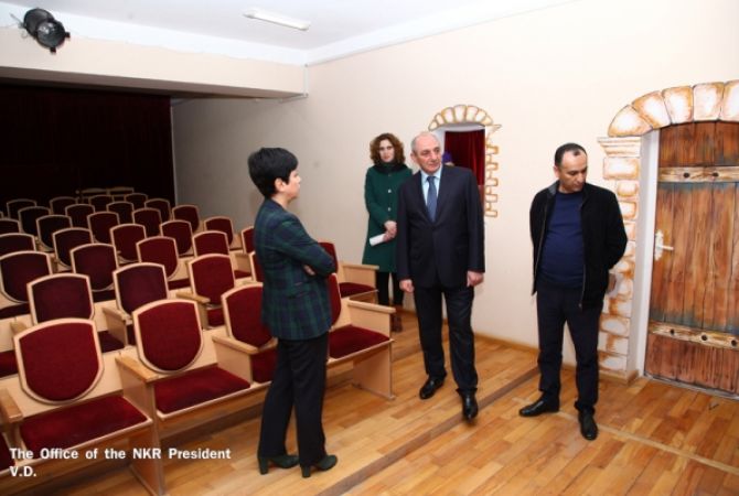 Президент Республики Арцах Бако Саакян посетил город Шуши и на месте ознакомился с 
работами по реконструкции Центра культуры 