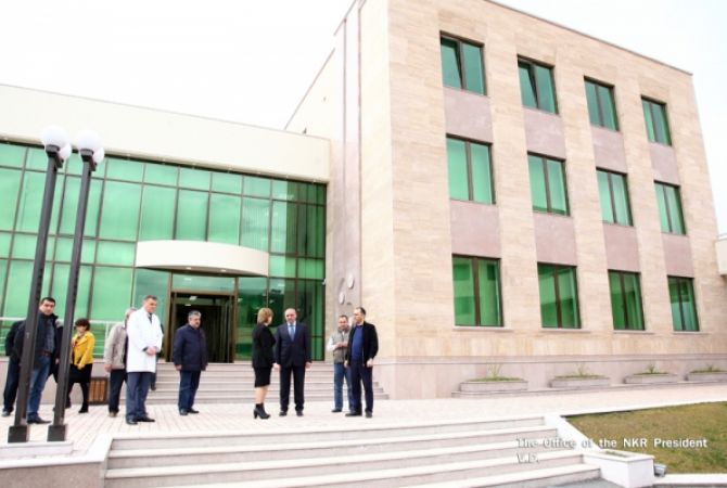 Президент Республики Арцах Бако Саакян посетил новое здание онкологического центра в 
Степанакерте