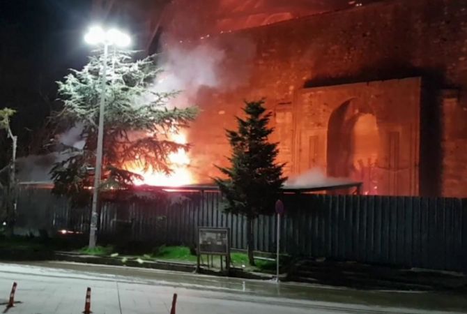 В одной из старейших мечетей Европы произошел пожар