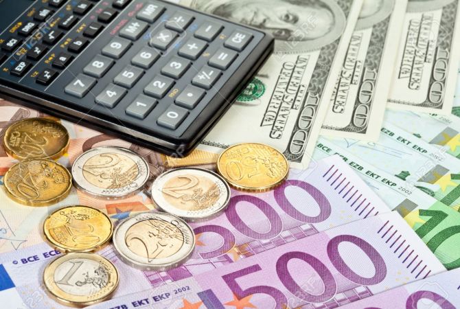 Рубль, евро и фунт подешевели
