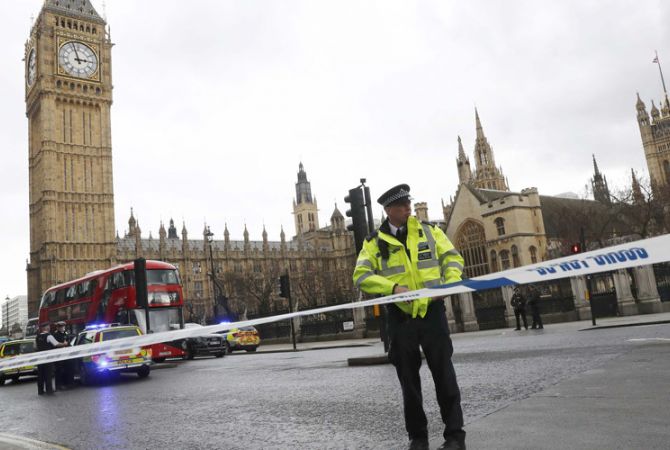 У здания британского парламента произошла стрельба: Би-Би-Си