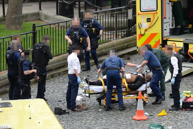 В результате теракта в Лондоне ранены трое полицейских
