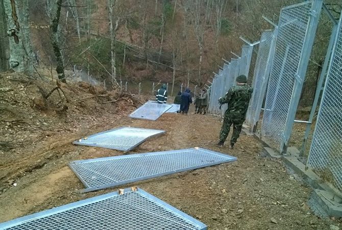 Բուլղարացի կամավորները պատ են կառուցում թուրք-բուլղարական սահմանին