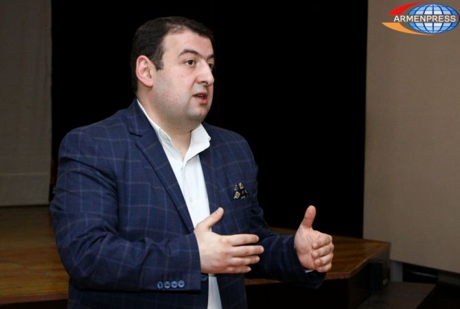 Современное лидерство основано на ценностях: лекция директора ИА «Арменпресс» в 
ЕГУ