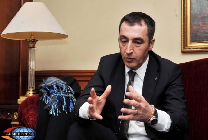 Оздемир призвал голосовать против конституционной реформы в Турции
