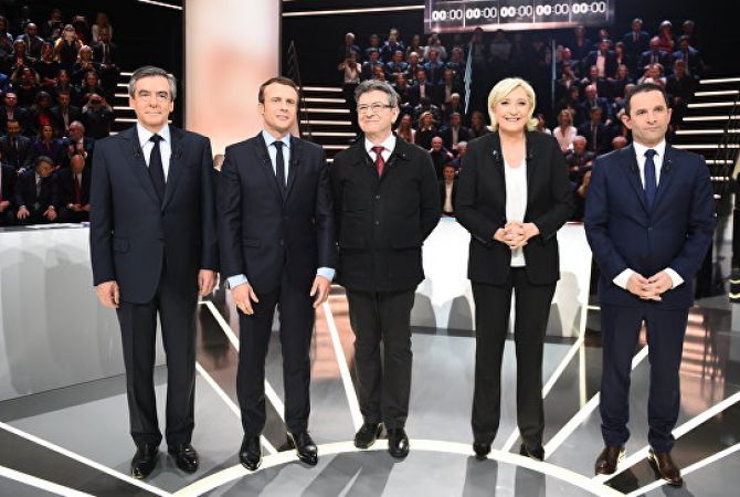 Во Франции лидеры президентской гонки укрепляют позиции, показал опрос