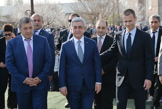 Президент Армении присутствовал на церемонии закладки фундамента Академии 
футбола в Вагаршапате