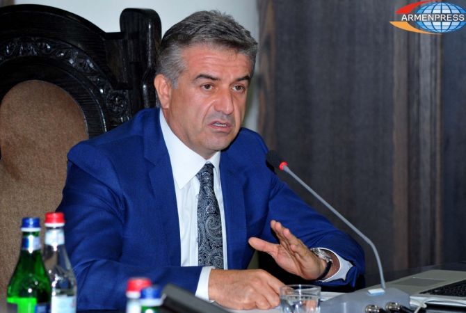 Скопление мусора на дорогах создало ужасное положение: премьер-министр Армении 
Карен Карапетян поручил проявить жесткое отношение