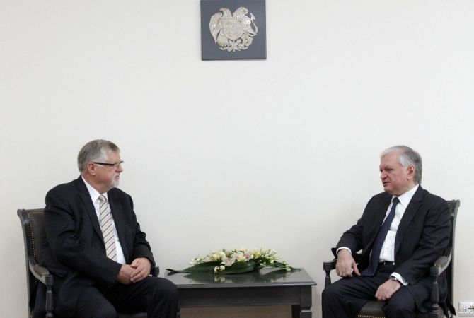Налбандян и Зальбер говорили о возможной встрече министров ИД Армении и Азербайджана  