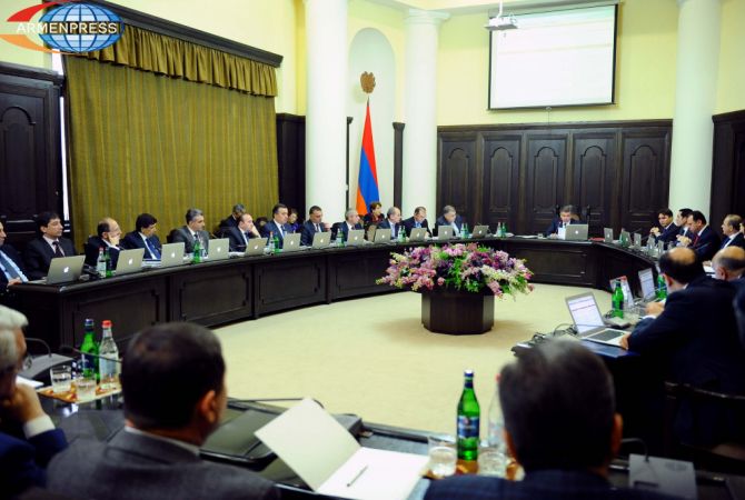 Груз МСП не должен расти: премьер-министр Армении Карен Карапетян затронул проблемы сотрудников ярмарок