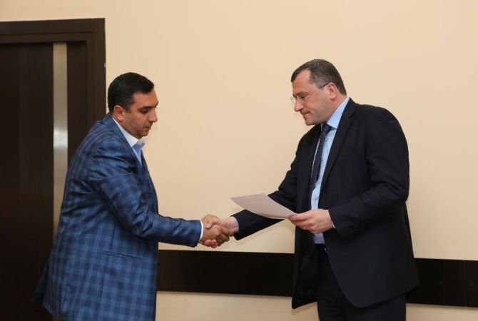 КГД Армении вручил сертификаты восьми законопослушным налогоплательщикам