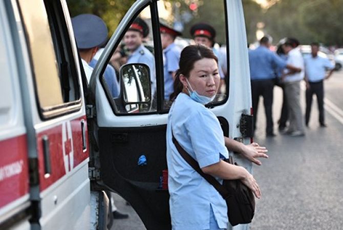 Оказавшиеся под оползнем в Киргизии 24 человека погибли