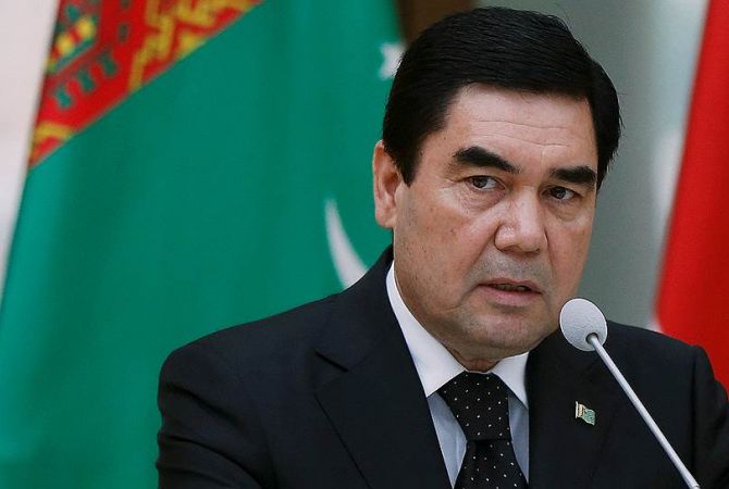 Президент Туркмении победил на праздничных скачках и получил автомобиль