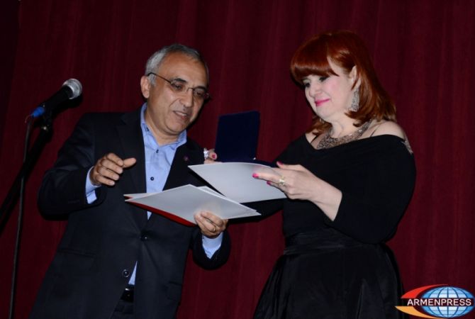 «Արմմոնո» միջազգային թատերական փառատոնի նախագահը պարգևատրվել է ոսկե մեդալով
