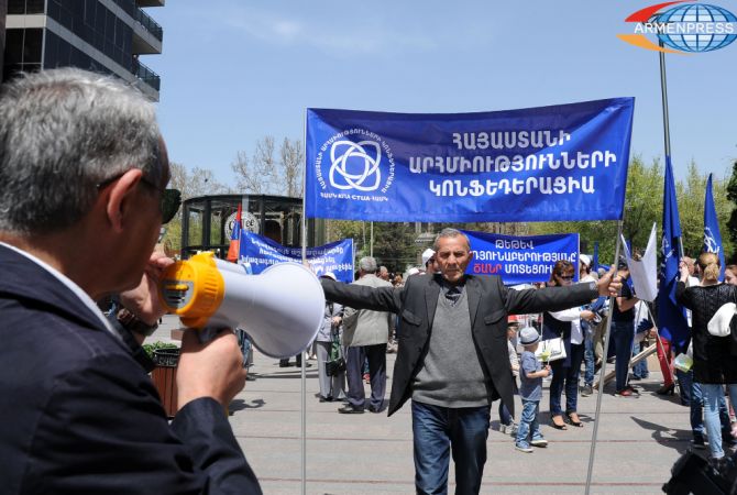  В Ереване  состоялись первомайские  шествия 