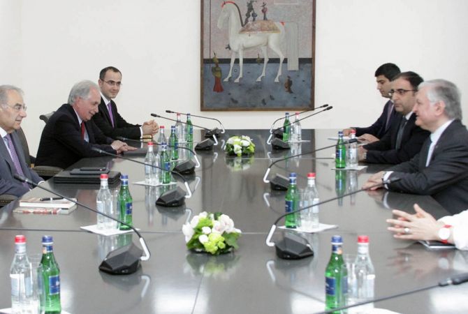 Armenian FM receives delegation of Tavitian Fund