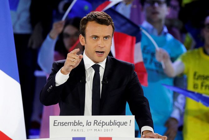  СМИ: Макрон в случае победы на выборах отпразднует успех на площади у Лувра 