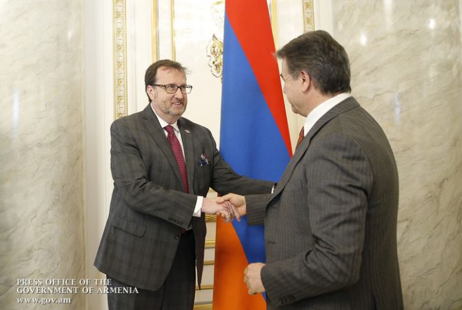 ՀՀ վարչապետը և Հայաստանում ԱՄՆ դեսպանը քննարկել են երկկողմ տնտեսական 
գործակցությանն առնչվող հարցեր