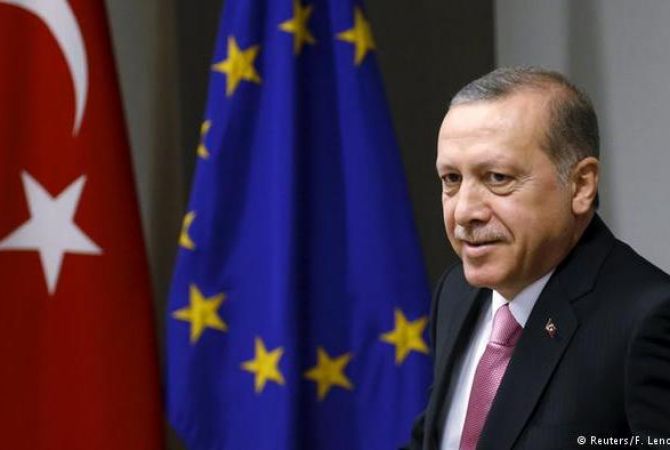 Эрдоган обсудит с Туском и Юнкером вопрос продолжения переговоров о членстве 
Турции в ЕС