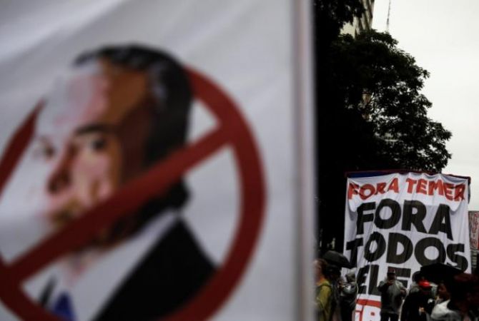 Globo: в Бразилии тысячи манифестантов вышли на улицы с требованием отставки 
президента