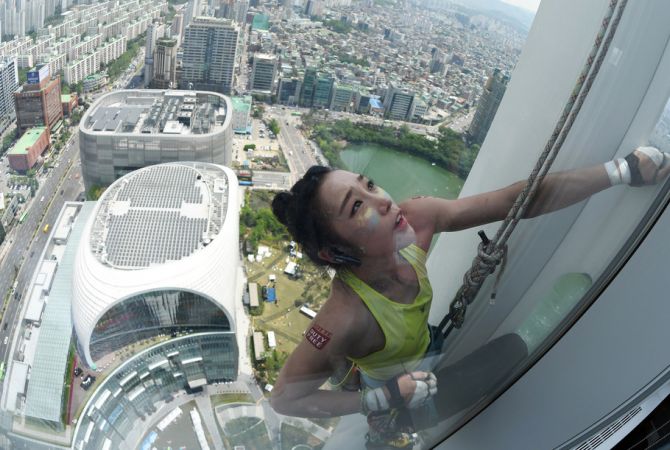 Южнокорейская альпинистка взобралась на 123-этажный небоскреб