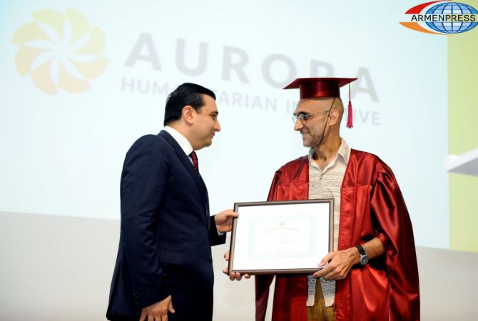 Ереванский государственный медицинский университет присвоил номинанту премии 
«Аврора» Тому Катене почетную докторскую степень 