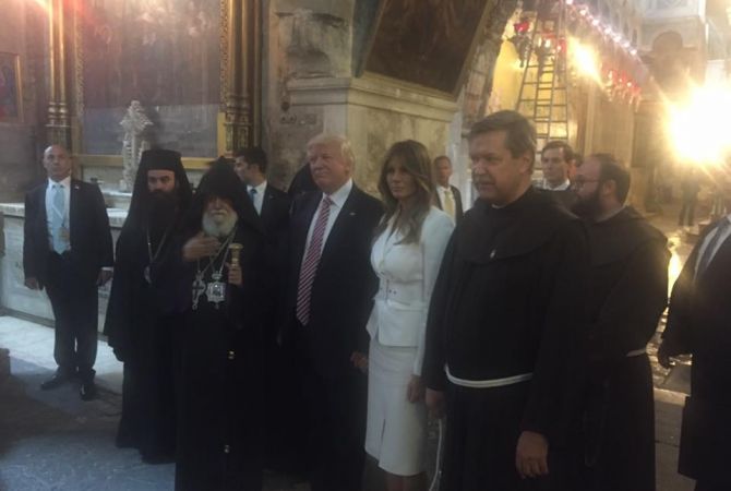 الرئيس الأميريكي دونالد ترامب وزوجته ميلانيا يستمعان إلى أداء جوقة البطريركية الأرمنية بالقدس في 
كنيسة القيامة