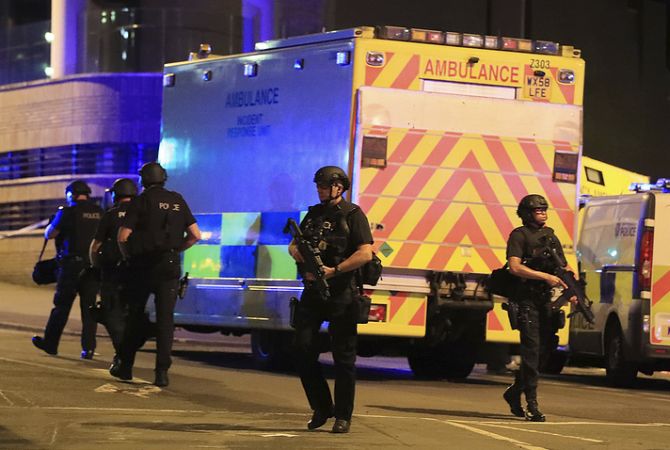 В результате взрыва в Манчестере погибли не менее 19 человек